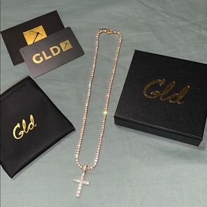 18” GLD Tennis Chain w Cross Pendant